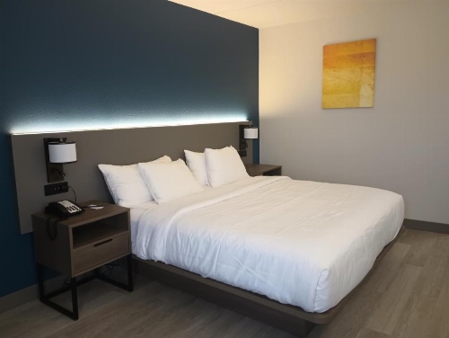 Comfort Inn & Suites image 11